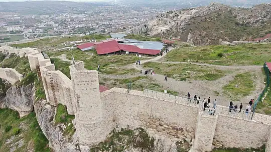 Bayram tatilinde vatandaşlar Harput'a akın etti