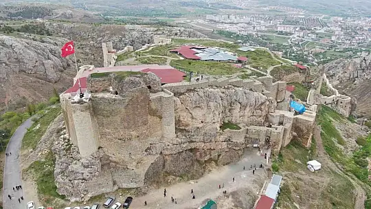 Bayram tatilinde vatandaşlar Harput'a akın etti