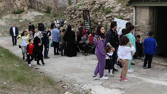 Bayram tatilinde vatandaşlar Harput'a akın etti