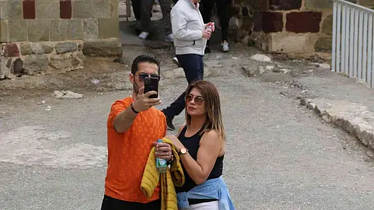 Bayram tatilinde vatandaşlar Harput'a akın etti