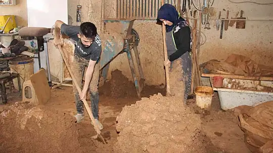 Bileziklerini satıp atölye açtı, kendi işinin patronu oldu