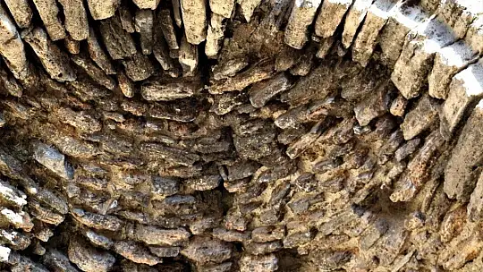 Bir dönem cami ve hastane olarak kullanılmış tam bin 200 yıllık