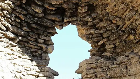 Bir dönem cami ve hastane olarak kullanılmış tam bin 200 yıllık