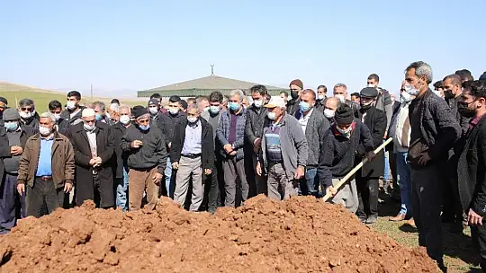 Bükardi Belediye Başkanı Açmaz son yolculuğuna uğurlandı