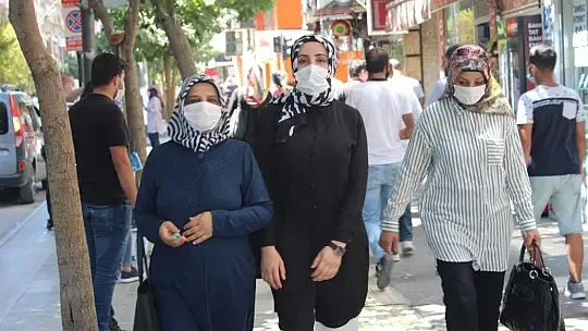 Covid-19 artınca, Elazığ'da herkes maske takmaya başladı
