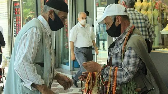 Covid-19 artınca, Elazığ'da herkes maske takmaya başladı