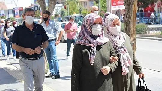 Covid-19 artınca, Elazığ'da herkes maske takmaya başladı