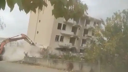 Deprem bölgesi Elazığ'da binalar böyle yıkıldı
