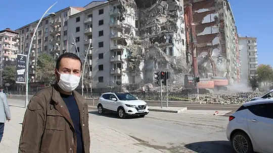 Deprem bölgesi Elazığ'da binalar böyle yıkıldı