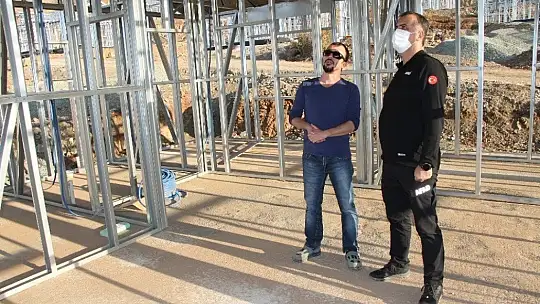 Depreme karşı yapılan çelik evler yükseliyor