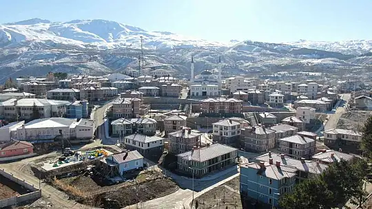 Depremin merkez üssü Sivrice'de kaymakamlık, esnafı yalnız bırakmıyor