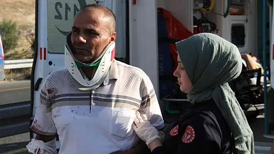 Düğünden dönen minibüs yan yattı: 14 yaralı