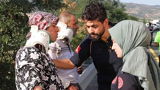 Düğünden dönen minibüs yan yattı: 14 yaralı