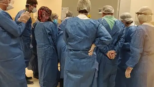 Şehir Hastanesi'nde Kurulan Covid-19 Tanı Laboratuvarı Hizmete Girdi