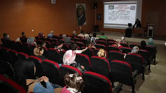 Elazığ'da ailelere 'Değerler Eğitimi' eğitimi verildi