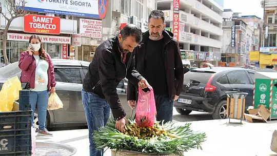 Elazığ'da 'Çiriş' ve 'Kenger' otu, tezgahlardaki yerini aldı