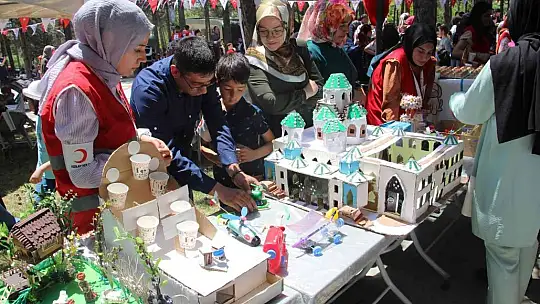 Elazığ'da 'Hayalimle Dönüşen Oyuncak Projesi'nde dereceye girenler ödüllendirildi