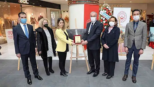 Elazığ'da 'kadın ve yaşam' konulu fotoğraf yarışması eserleri sergilendi