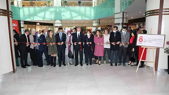Elazığ'da 'kadın ve yaşam' konulu fotoğraf yarışması eserleri sergilendi