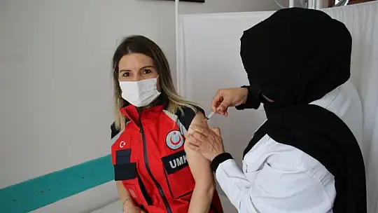 Elazığ'da UMKE personeli Covid-19 aşısı oldu