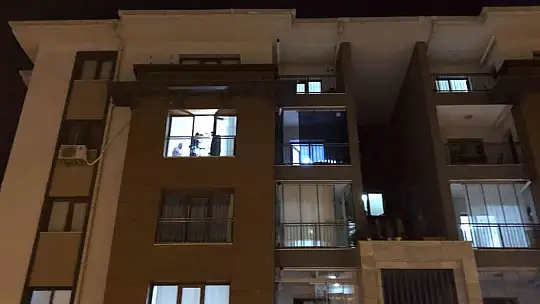 Elazığ'da 4'üncü kattan düşen kadın yaralandı