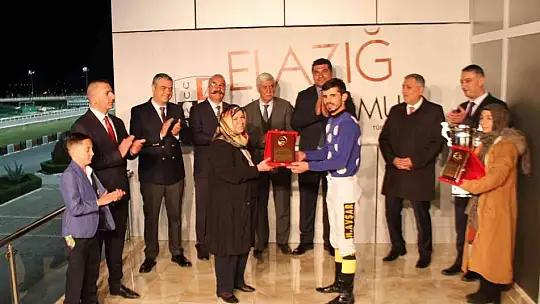 Elazığ'da at yarışı sezonu başladı