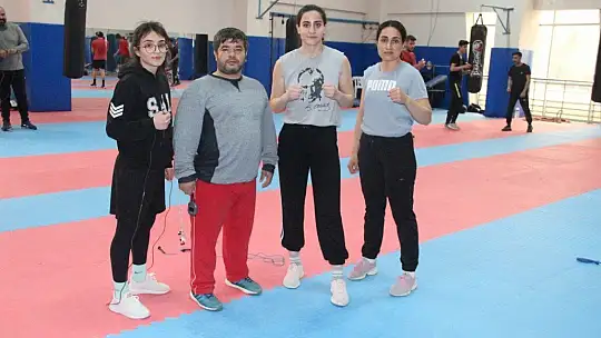 Elazığ'da boksörler oruçlarını tutup, antrenmanlarını aksatmıyor