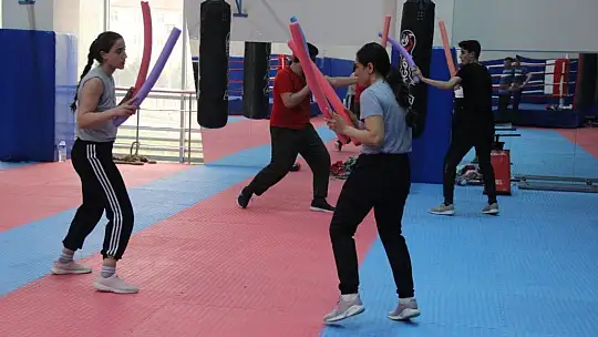 Elazığ'da boksörler oruçlarını tutup, antrenmanlarını aksatmıyor
