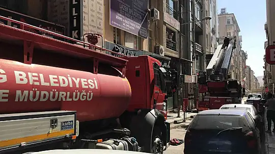 Elazığ'da çatı yangını, büyümeden söndürüldü