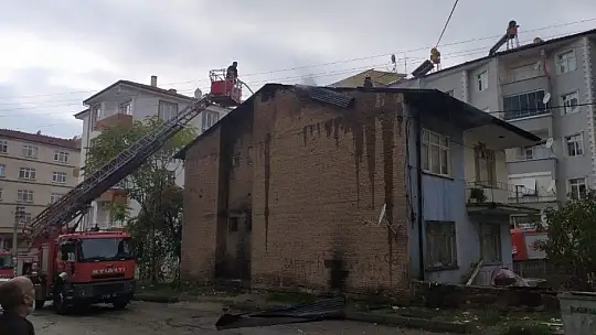 Elazığ'da çatı yangını