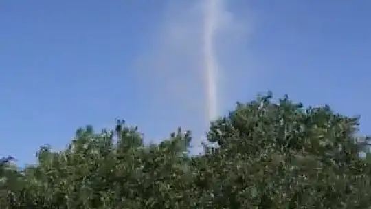 Elazığ'da çıkan hortum vatandaşları korkuttu