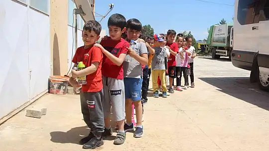 Elazığ'da çömlekler minik ellerde şekilleniyor