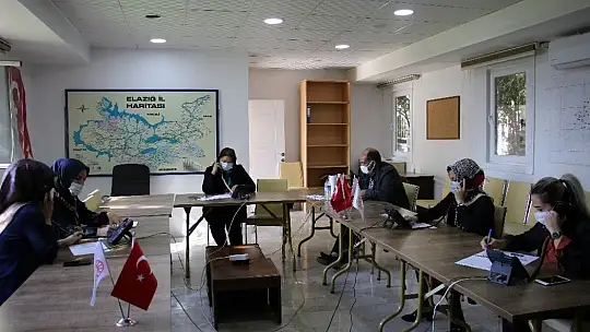 Elazığ'da Covid-19 ile ilgili aklına soru takılan herkes bu çağrı merkezini arıyor