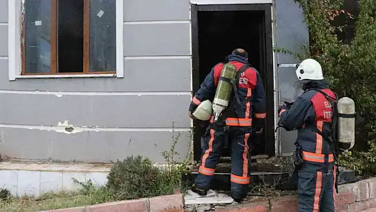 Elazığ'da depoda çıkan yangında 1 kişi dumandan etkilendi
