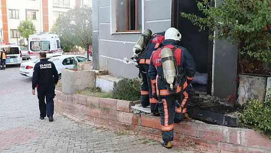 Elazığ'da depoda çıkan yangında 1 kişi dumandan etkilendi