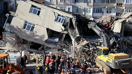 Elazığ'da depreminde 14 kişinin öldüğü Dilek Sitesi ile ilgili 23 şüpheli hakkında dava açıldı