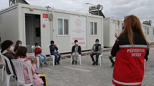 Elazığ'da depremzede çocuklardan, İzmirli akranlarına 'sessiz' destek