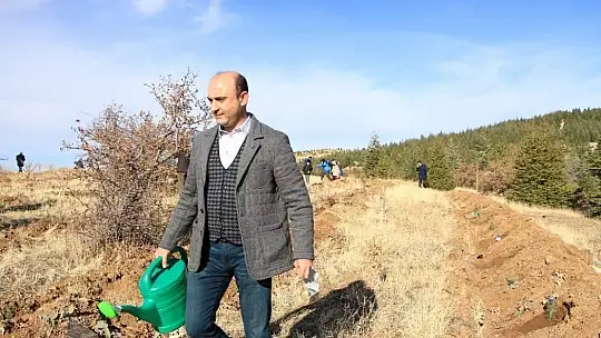 Elazığ'da eğitimciler fidan dikti