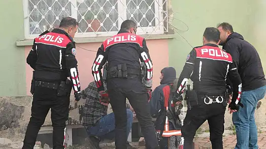 Elazığ'da ev yangını: 6 kişi itfaiye tarafından kurtarıldı