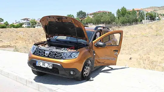 Elazığ'da hafif ticari araç ile otomobil çarpıştı: 7 yaralı