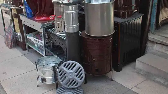 Elazığ'da havaların soğumasıyla birlikte sobalara rağbet başladı