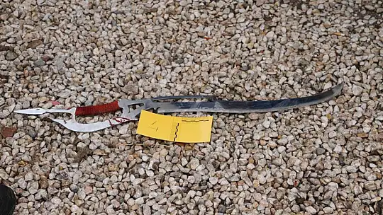 Elazığ'da iki aile arasında silahlı, kılıçlı, bijonlu kavga: 3 yaralı