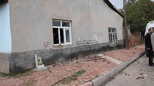 Elazığ'da iki aile arasında silahlı, kılıçlı, bijonlu kavga: 3 yaralı