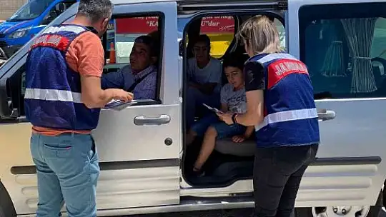 Elazığ'da jandarma ekipleri vatandaşları uyuşturucuya karşı bilgilendirdi