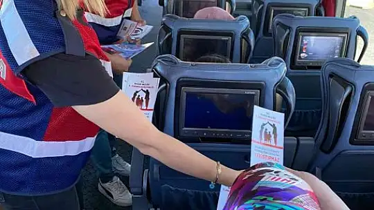Elazığ'da jandarma ekipleri vatandaşları uyuşturucuya karşı bilgilendirdi