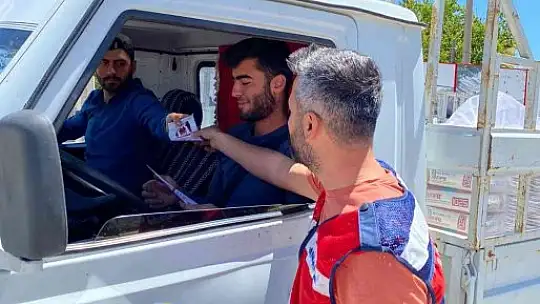 Elazığ'da jandarma ekipleri vatandaşları uyuşturucuya karşı bilgilendirdi
