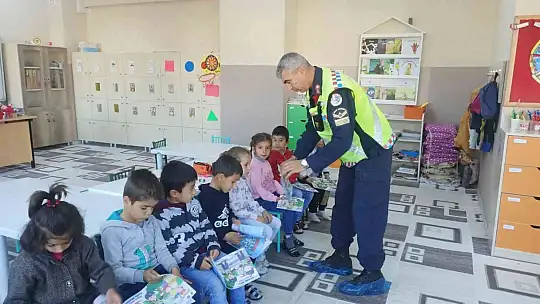 Elazığ'da jandarma, trafik güvenliği eğitimi verdi