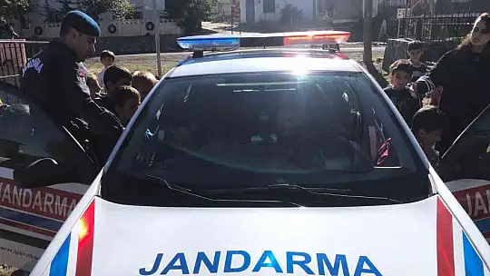 Elazığ'da jandarma, trafik güvenliği eğitimi verdi