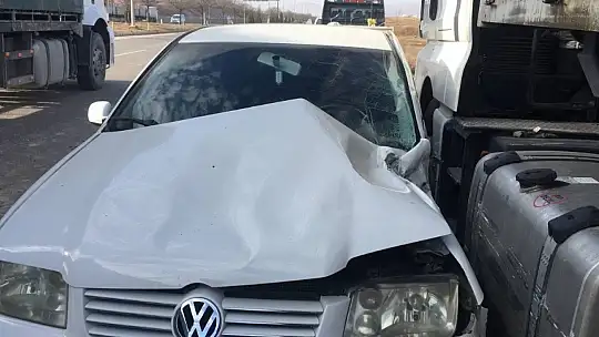 Elazığ'da kamyon, otomobile çarptı: 2'si ağır 4 yaralı