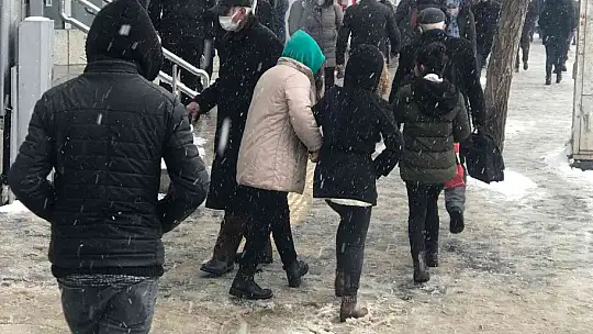 Elazığ'da kar yağışı etkisini sürdürüyor